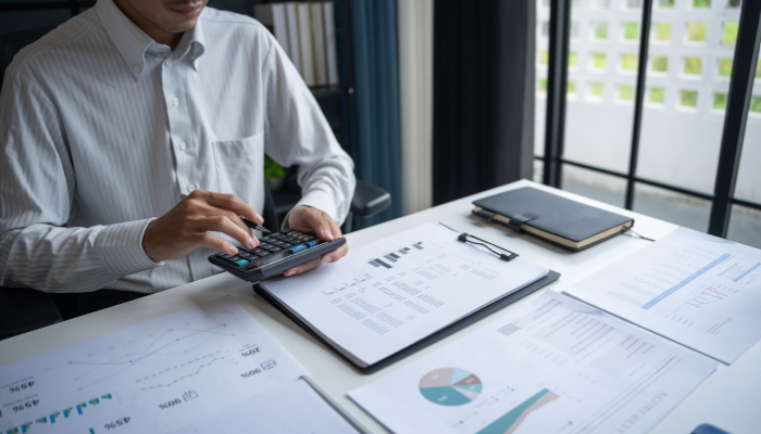 How to Calculate Productivity per Employee: Formula, Examples & Guide